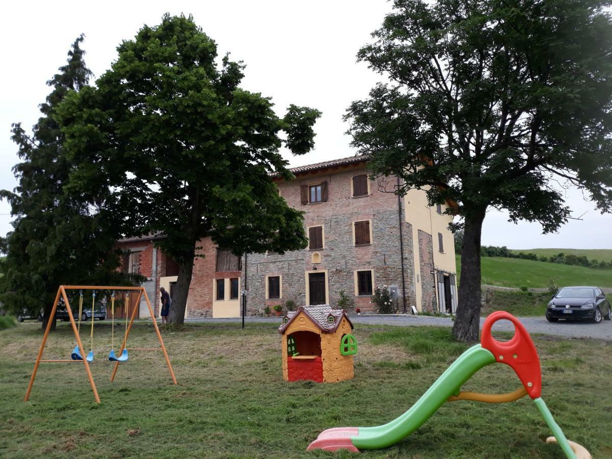 Agriturismo "Veritas" Bed & Wine Casaleggio Boiro Luaran gambar