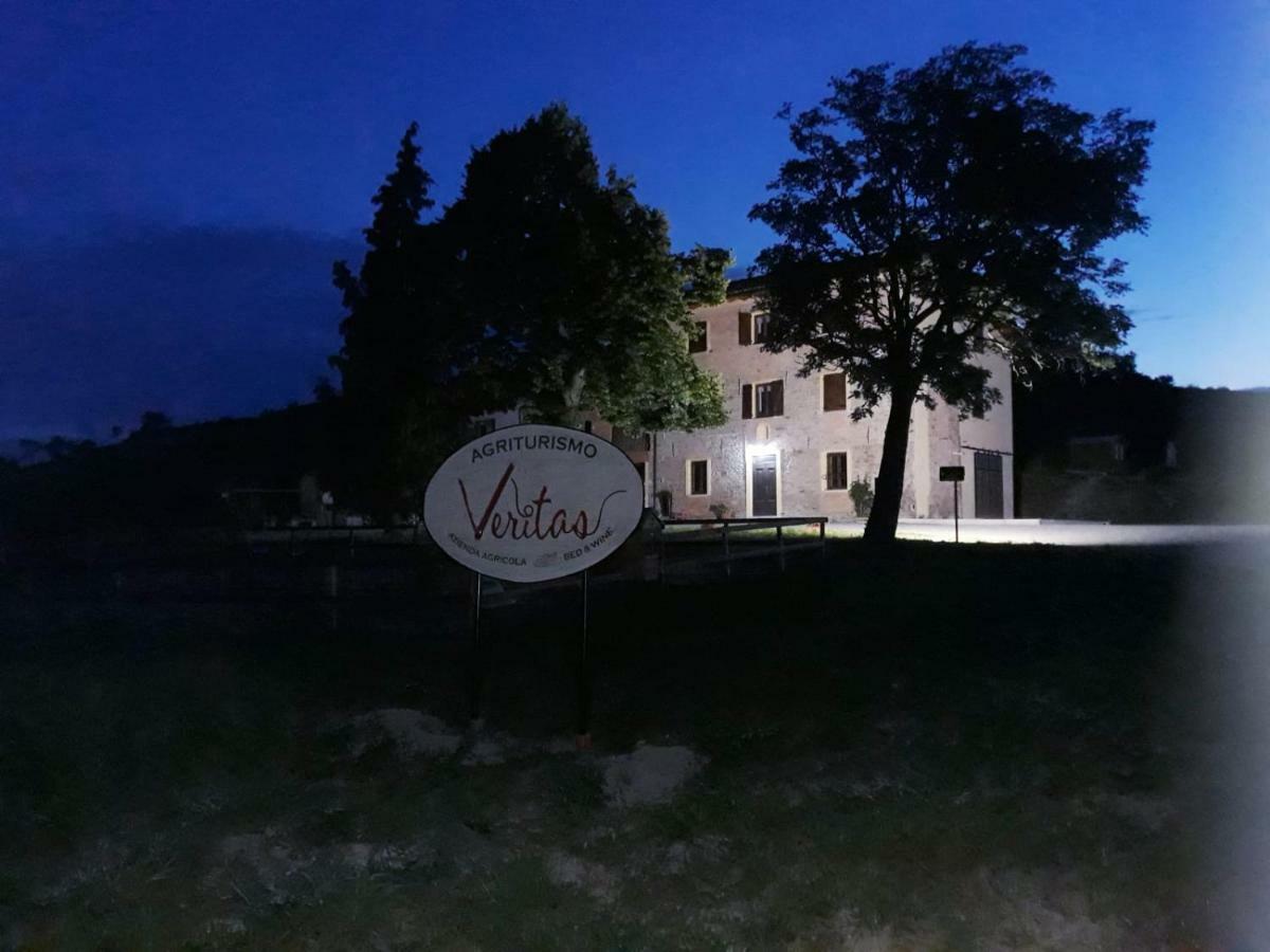 Agriturismo "Veritas" Bed & Wine Casaleggio Boiro Luaran gambar
